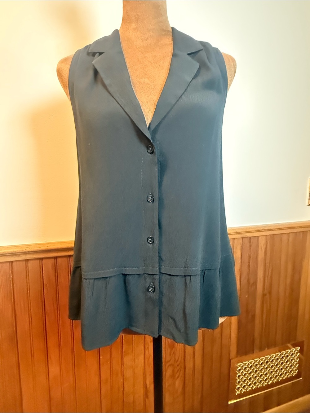 Express Sleeveless Button-Front Blouse in Black